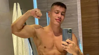 Lunos Dzuba Moved to Dubai and Forgot His Clothes